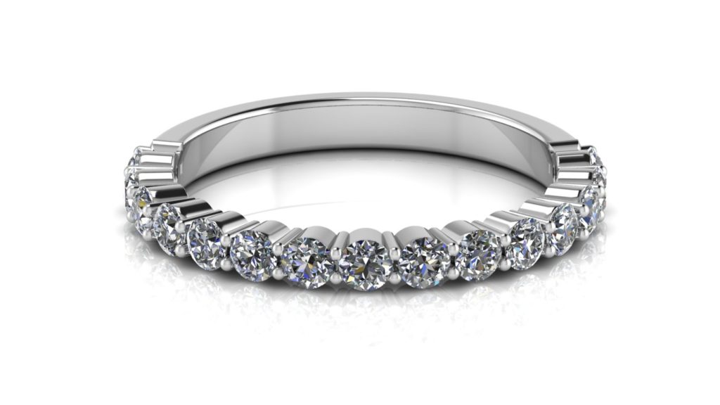 White gold ladies share claw diamond ring